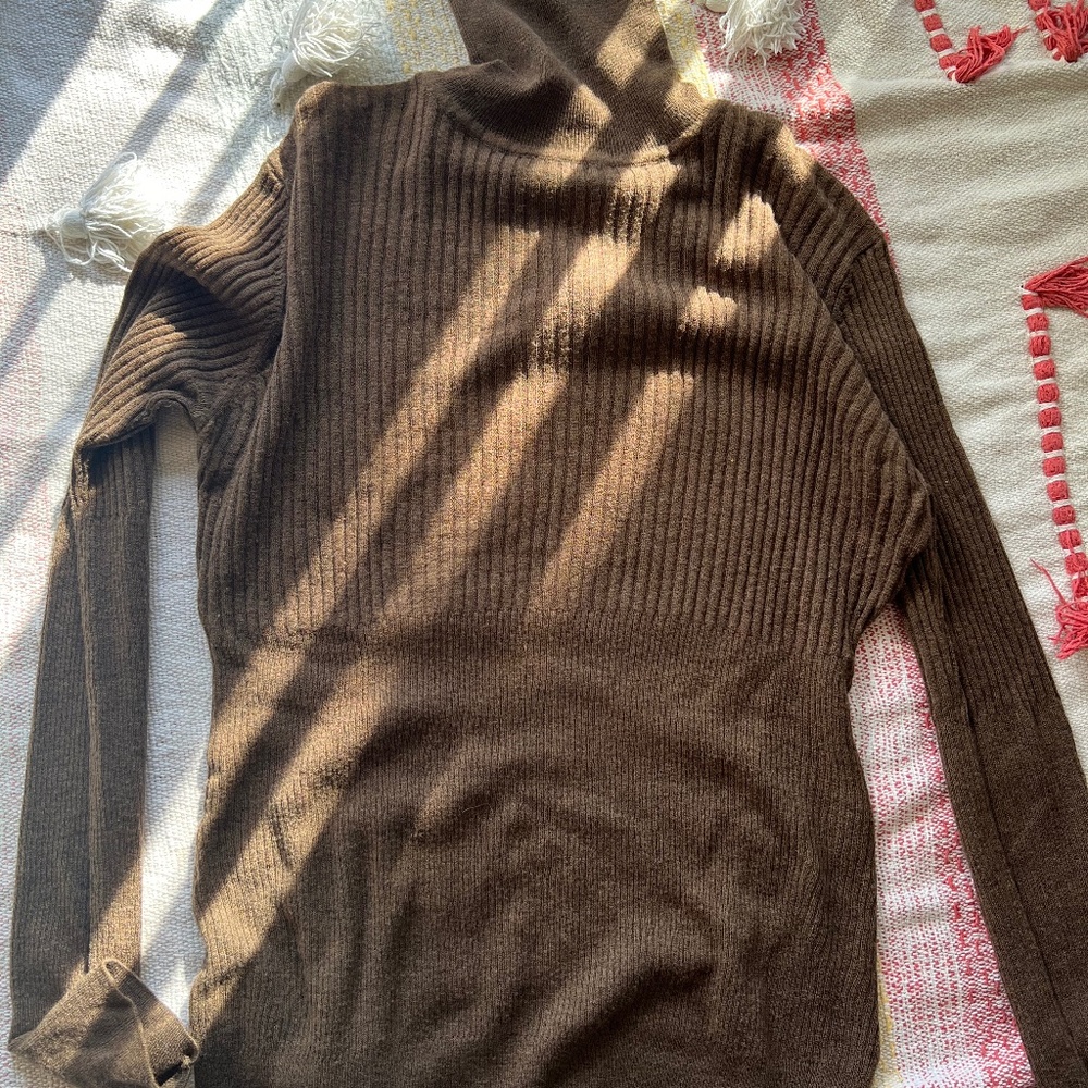 LEON MAX BROWN Turtle NECK  Limited Edition